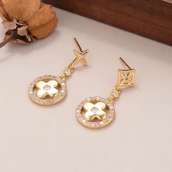 Elegant Gold and Crystal Drop Earrings - Picture 4 of 10